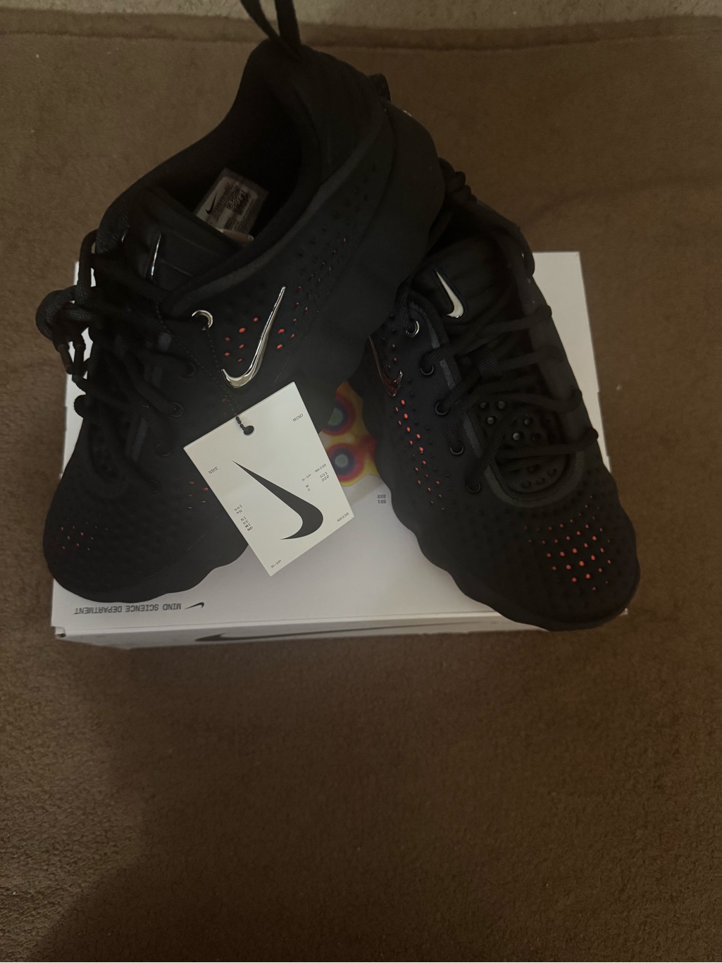 Women Nike Mind 002 Sneakers-Black Hyper Crimson